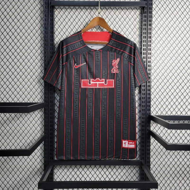 Camisa Oficial do Liverpool 23/24  Versão Torcedor - Edição Lebron