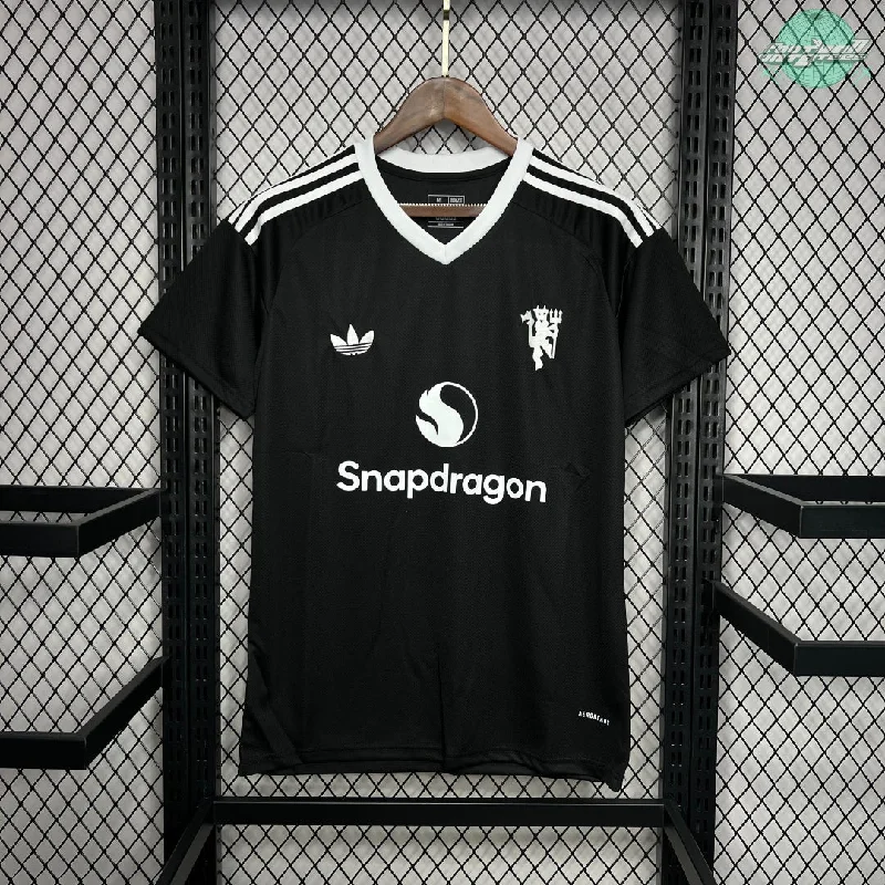 Manchester United 24/25 Away Goalkeeper Jersey